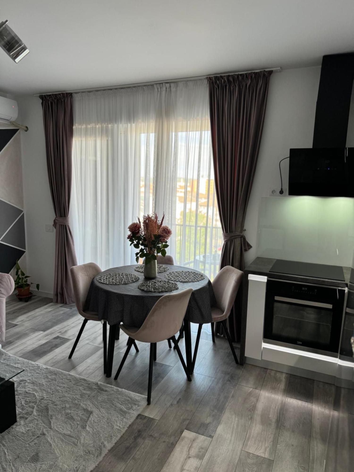 Magnific Apartment Орадеа Екстериор снимка